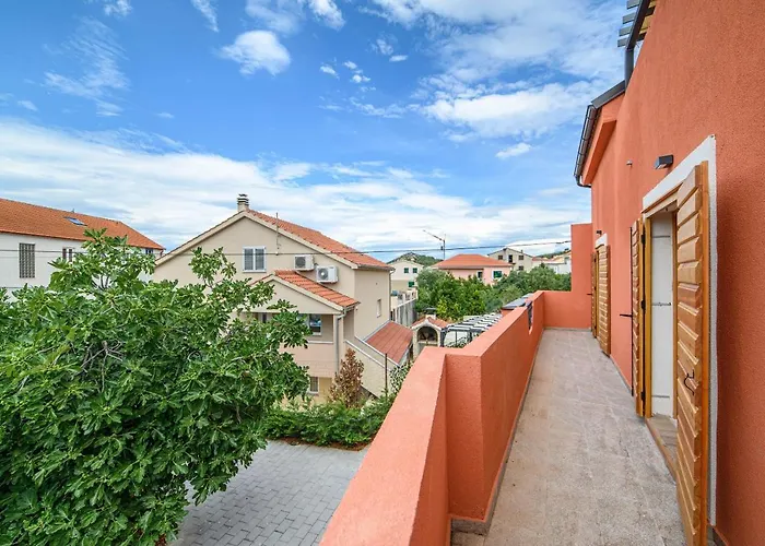 Apartments Orsula Near Old Town